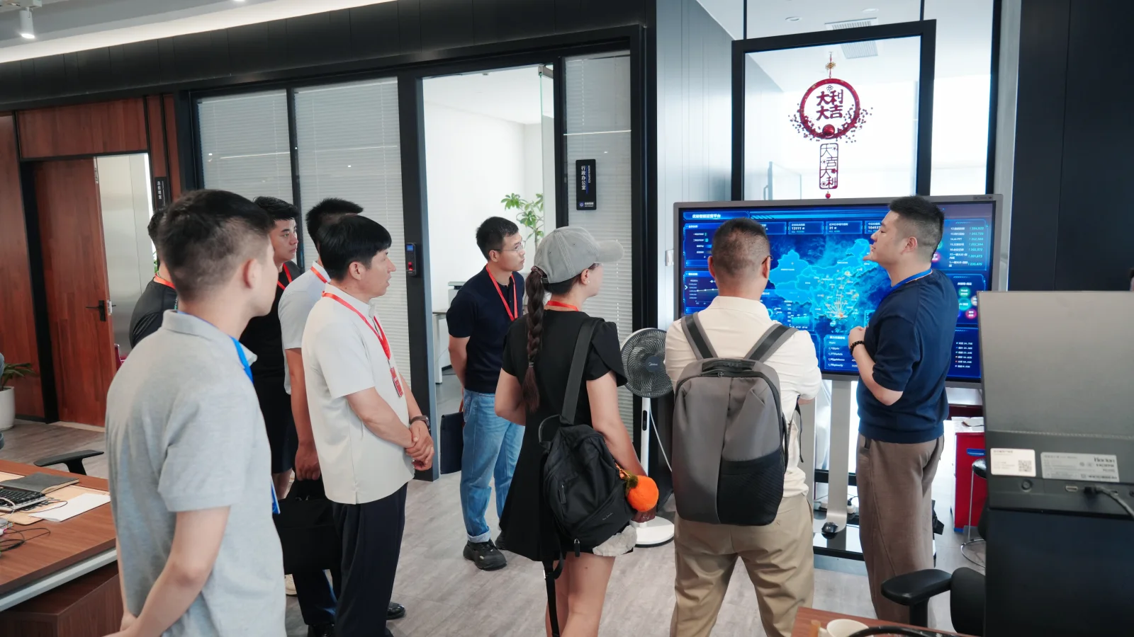 参会者现场了解优秘智能应用平台