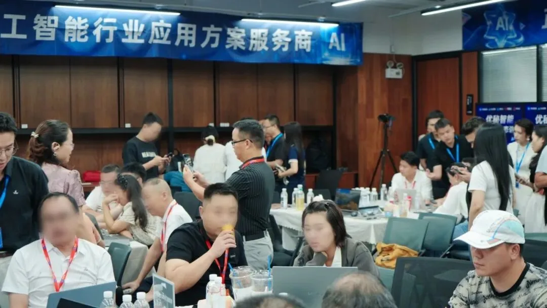 企业代表在优秘智能AI应用闭门会交流行业方案