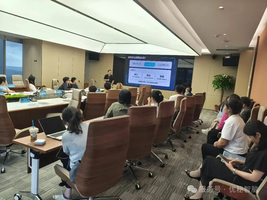 刘建在智创民治活动现场讲解AI应用逻辑